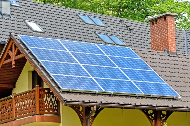 Panneaux solaires sur bâtiment existant