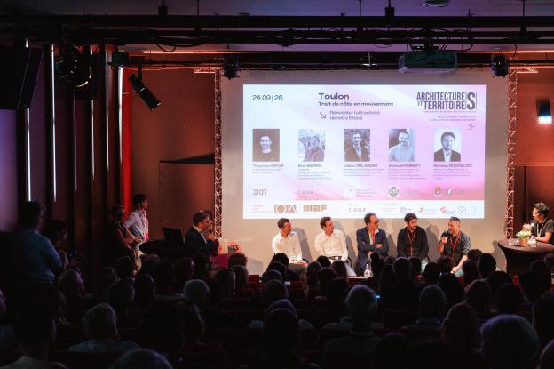 Table ronde trait de côte en mouvement