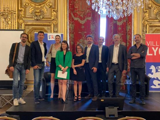 photo_de_groupe_pour_les_1_an_de_la_charte_de_la_qualite_urbaine_et_architecturale_de_lyon.jpg