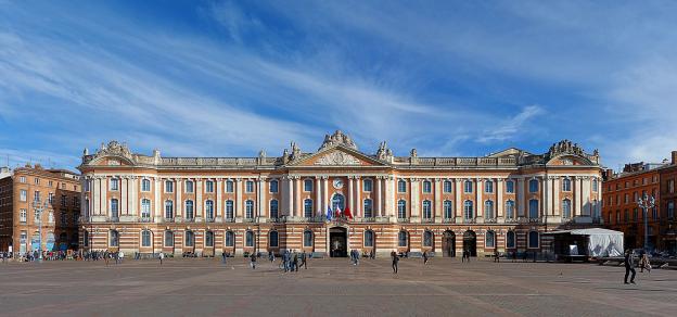 1599px-toulouse_capitole_libre.jpg
