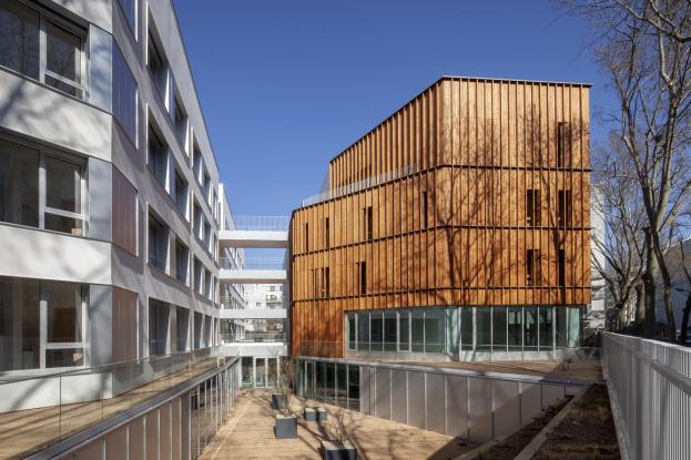 Transformation de bureaux en 139 chambres étudiantes